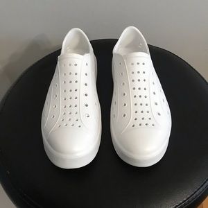 Serra White Plastic Water Shoes